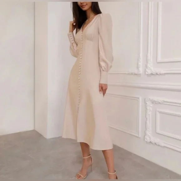 Lichi Designed in Frankfurt am Main Button-embellished midi dress - Picture 2 of 9